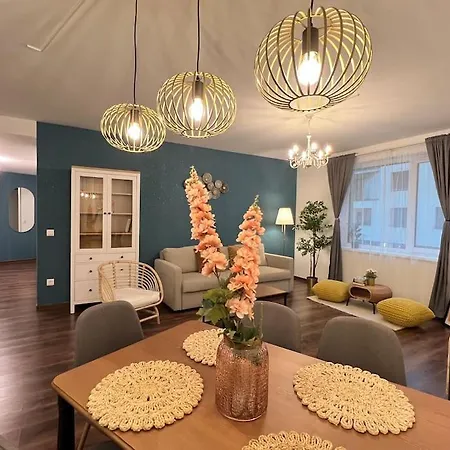 Erkel Luxury アパート